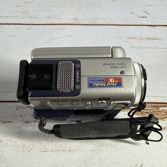 Sony DCR-PC5 Mini DV Camcorder Handycam Camera Carl Zeiss Vintage Parts Repair - Picture 5 of 6